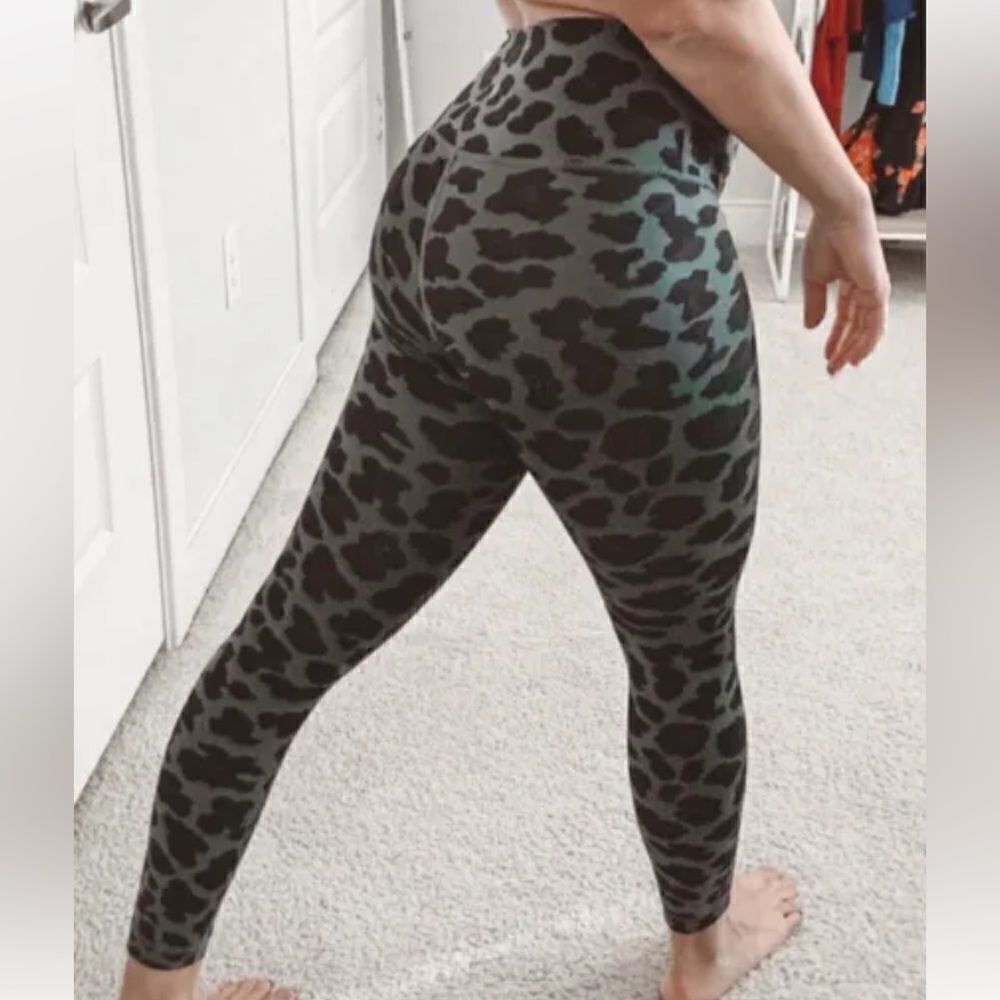 Lululemon cherry high times leggings no size dot but fits small